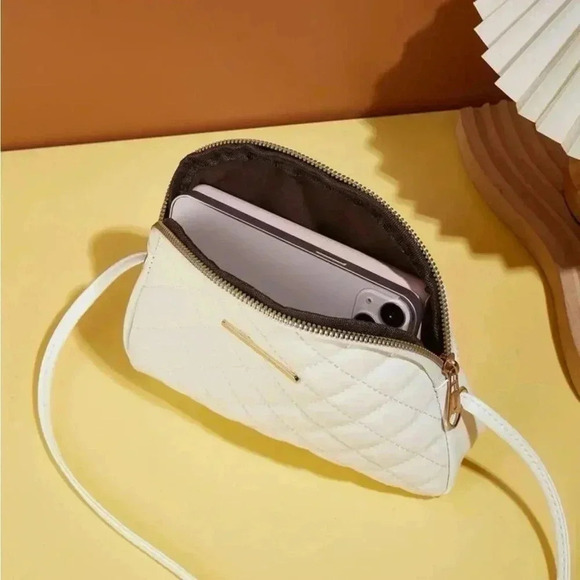 ⚠️Clearance Quilted White Dome Crossbody Bag - Picture 4 of 5